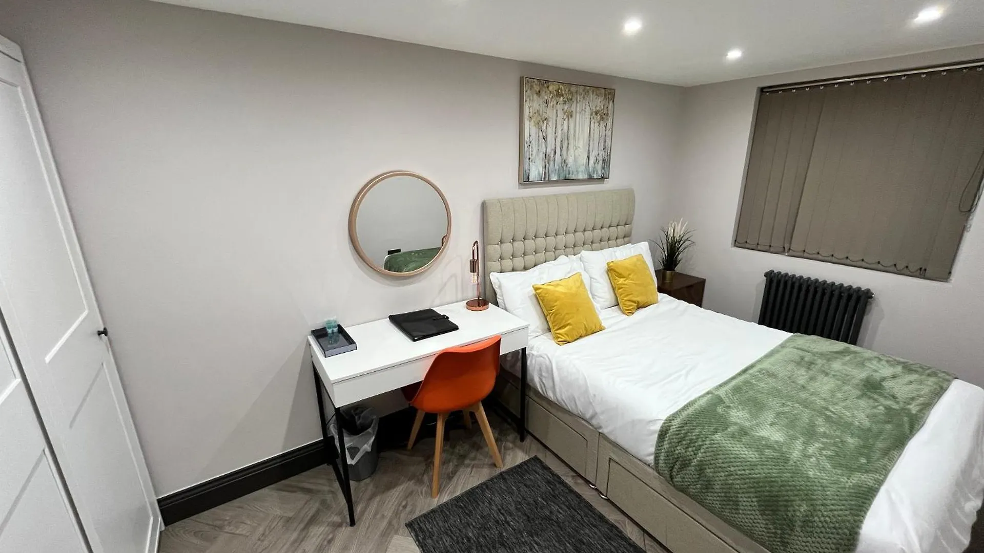 Fabulous 3 Bed Apartment - Near Excel - Sleeps 6 - 8 London