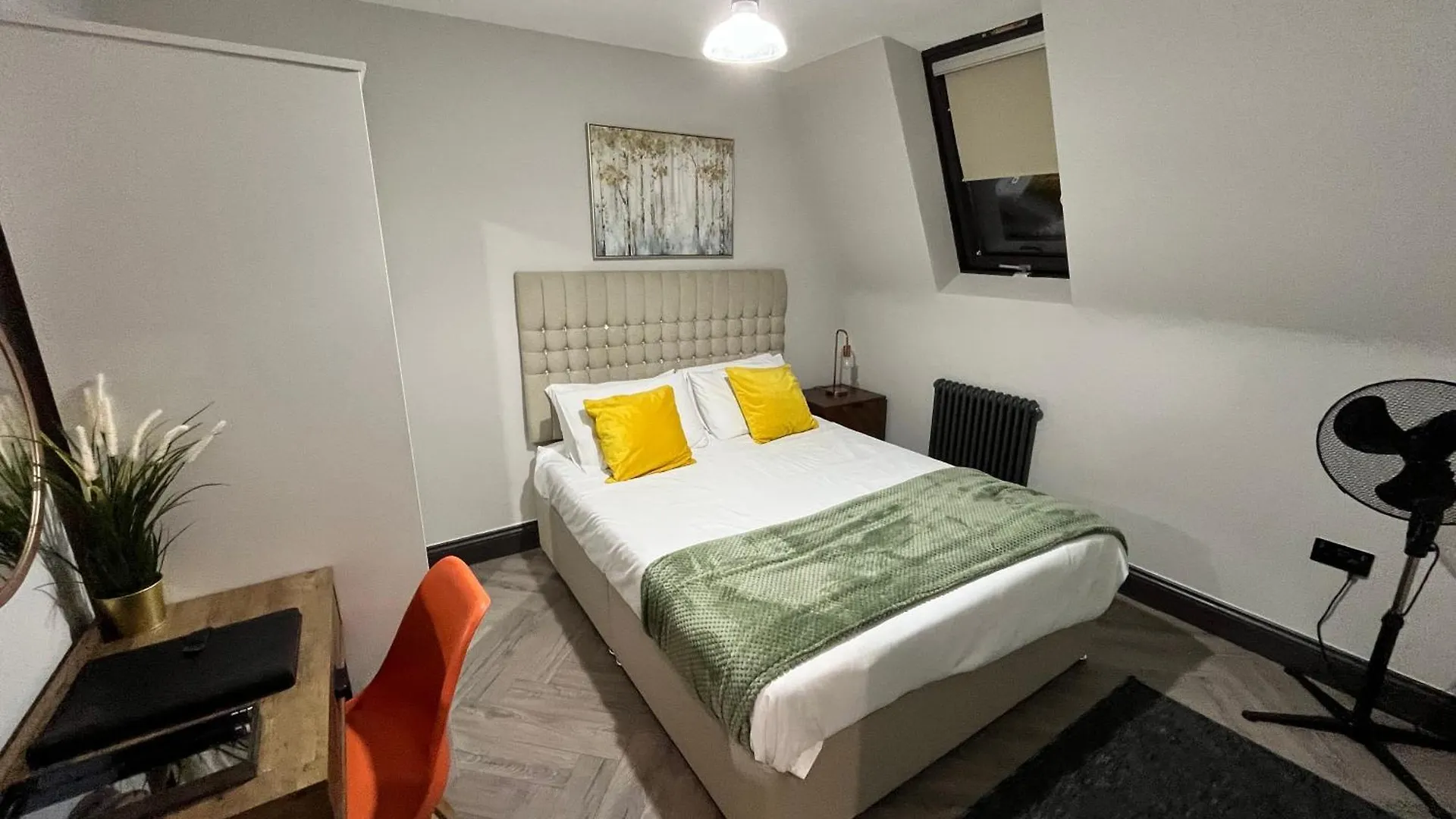 Fabulous 3 Bed Apartment - Near Excel - Sleeps 6 - 8 London