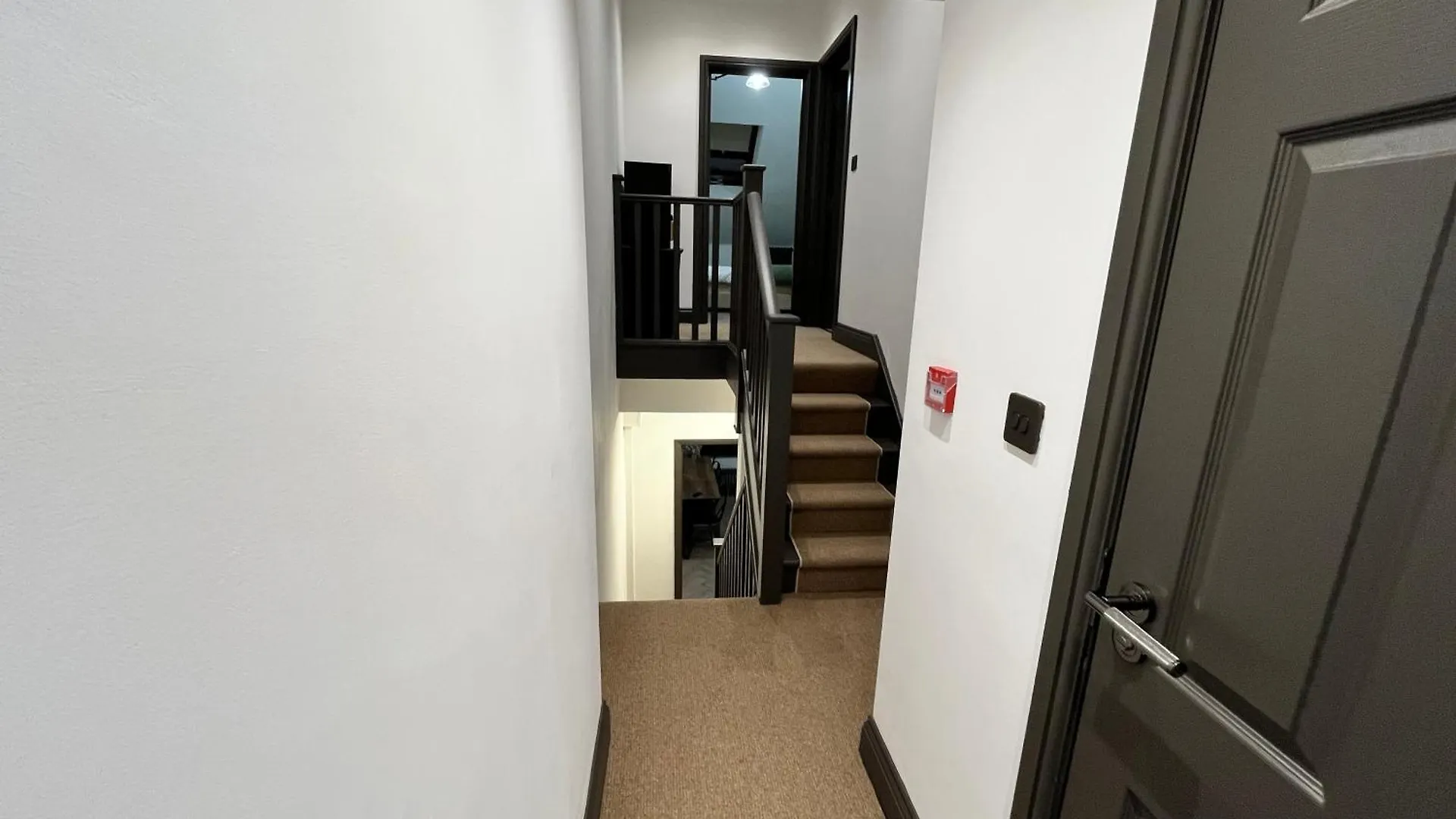 Fabulous 3 Bed Apartment - Near Excel - Sleeps 6 - 8 London 0*,  United Kingdom